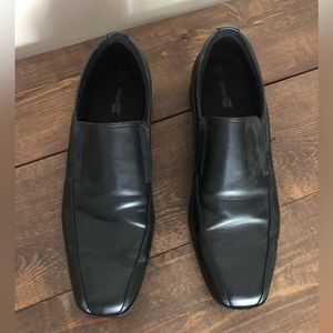 Boys dress shoes - black slide on - size 6